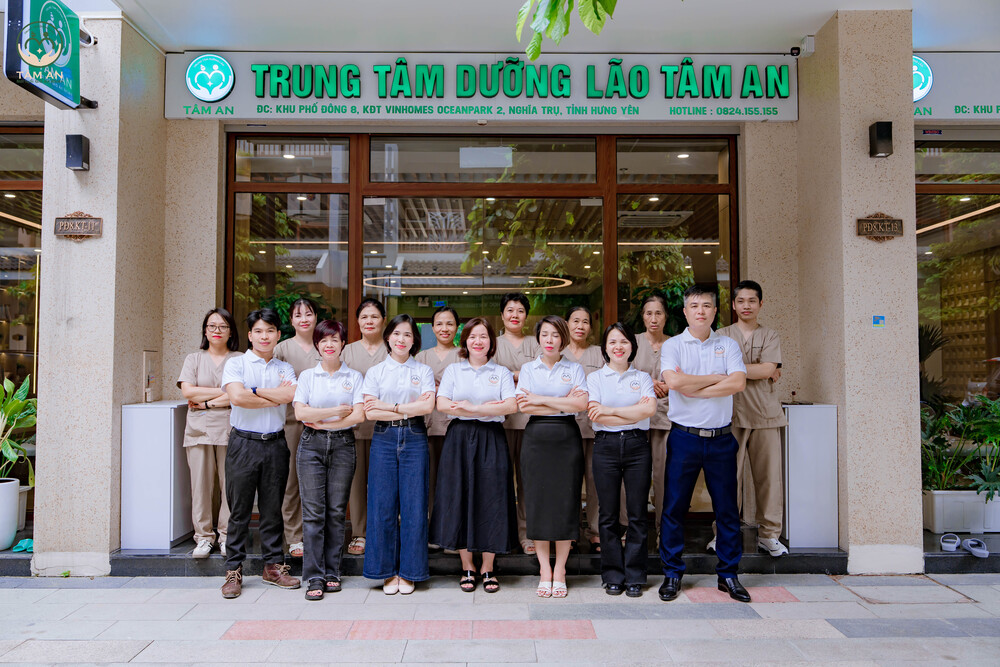 Đội ngũ nhân sự
